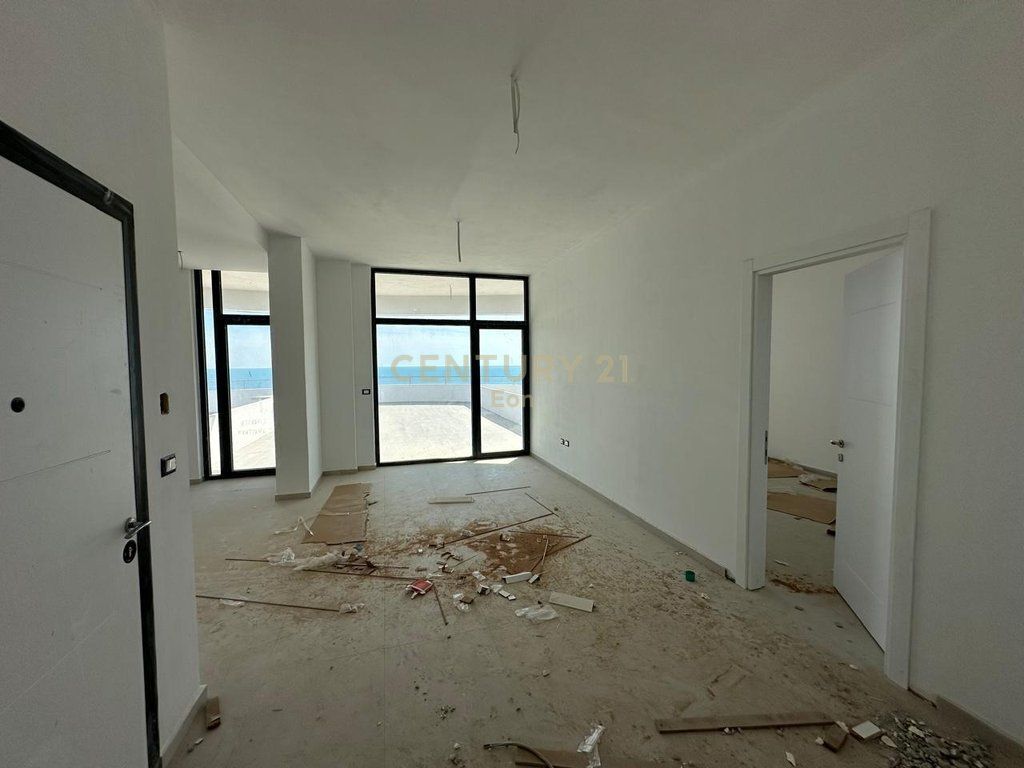 SHITET PAPAFINGO 1+1 me 52.6m2 verande ME PAMJE DETI TEK "WHITE HILL RESIDENCE" NE CURRILA!