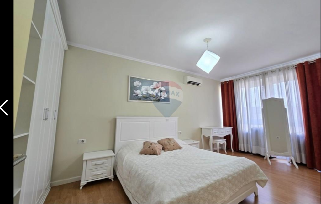 Apartament per shitje 2+1+2 tek Stacioni i Trenit