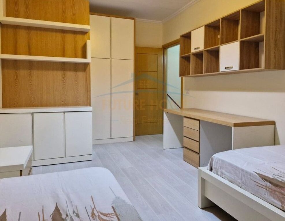 Shitet, Apartament 3+1+2, Porcelan, Tiranë