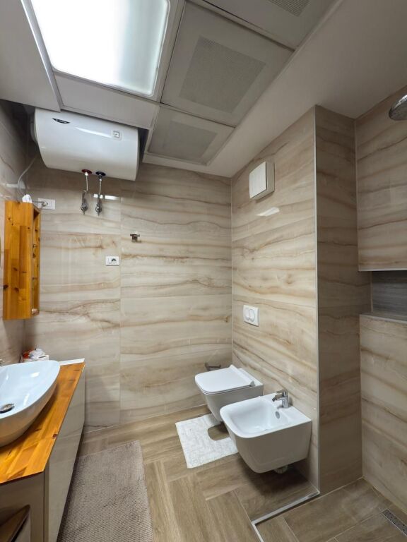 Apartament 2+1 me qira tek Rruga e Kavajes