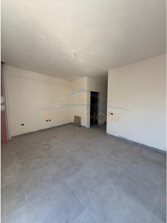 Shitje, Garsioniere, pas Concord Center, Rruga 5 Maji, 
