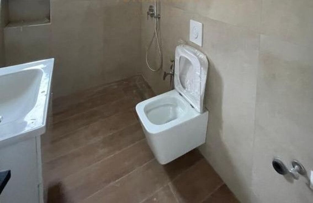 For sale, Apartment 1+1+Wardrobe, Electric Market, Tirana.