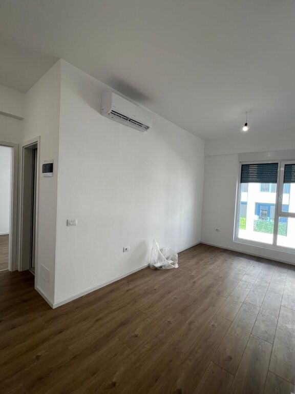 Apartament 1+1 me qera, i ri, i sapo mobiluar, i pabanuar me pare!