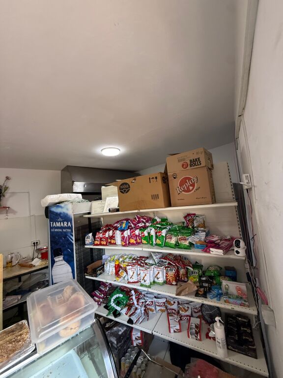 Shitet dyqan ne Laprake ngjitur me Shkollen Ahmet Gashi