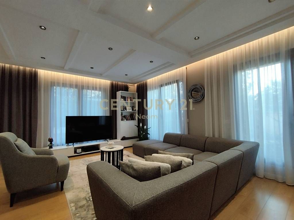 Vile person shitje prane Venue Club