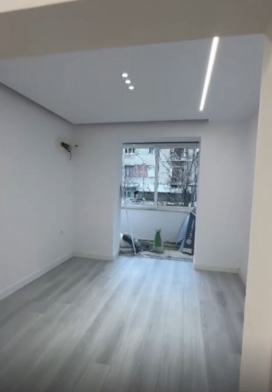 OFFICE FOR RENT 80 M2 BARRICADES STREET 1,200 EURO FH-64965