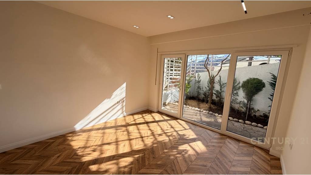 1+1 apartment for sale in the Kodra e Diellit 1 area, near the British School