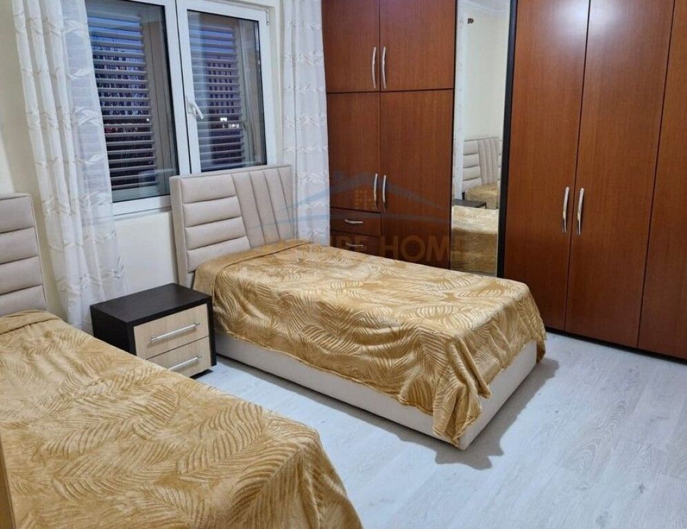Shitet, Apartament 3+1+2, Porcelan, Tiranë