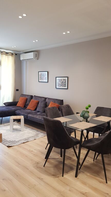 Appartamento 1+1 in affitto presso il sottopasso della Comune di Parigi.