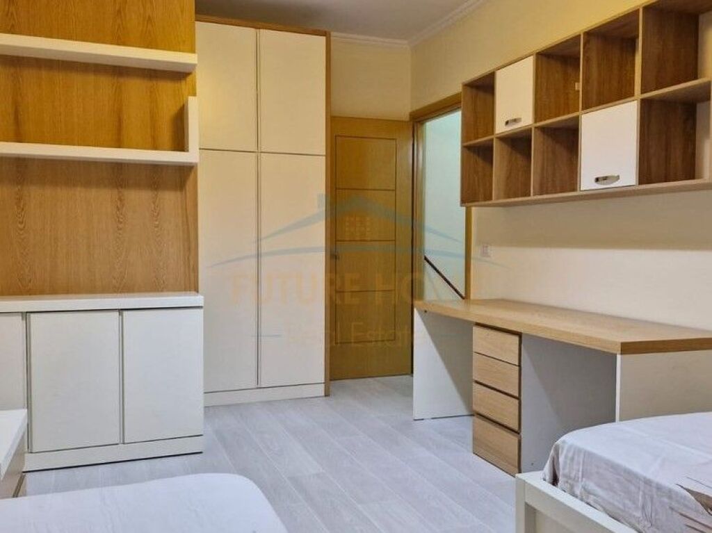 Shitet, Apartament 3+1+2, Porcelan, Tiranë