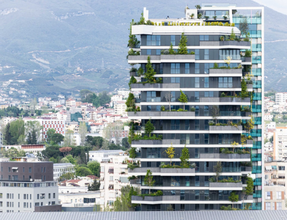 🏢 Appartamento 3+1+2 + Deposito in Vendita – Vertical Forest, di fronte allo Stadio Air Albania