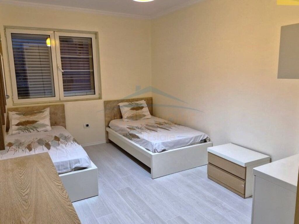 Shitet, Apartament 3+1+2, Porcelan, Tiranë