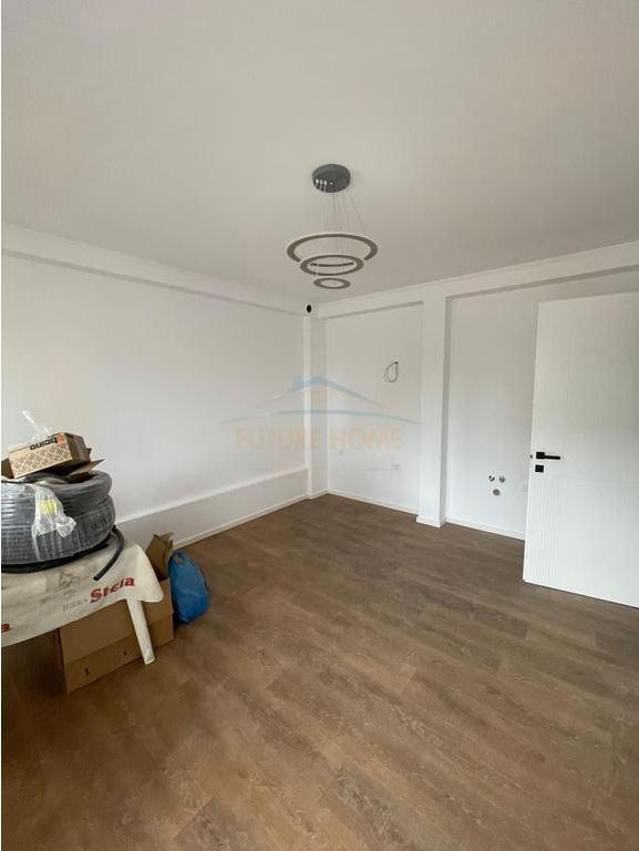 Shitet, Apartament 1+1+Garderobë, Tregu Elektrik , Tiranë.