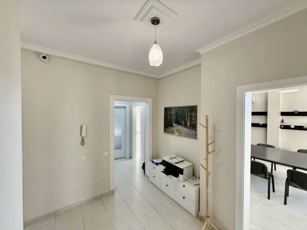 Qera | Ambjent Biznesi | Qytet Studenti | 600 €/muaj