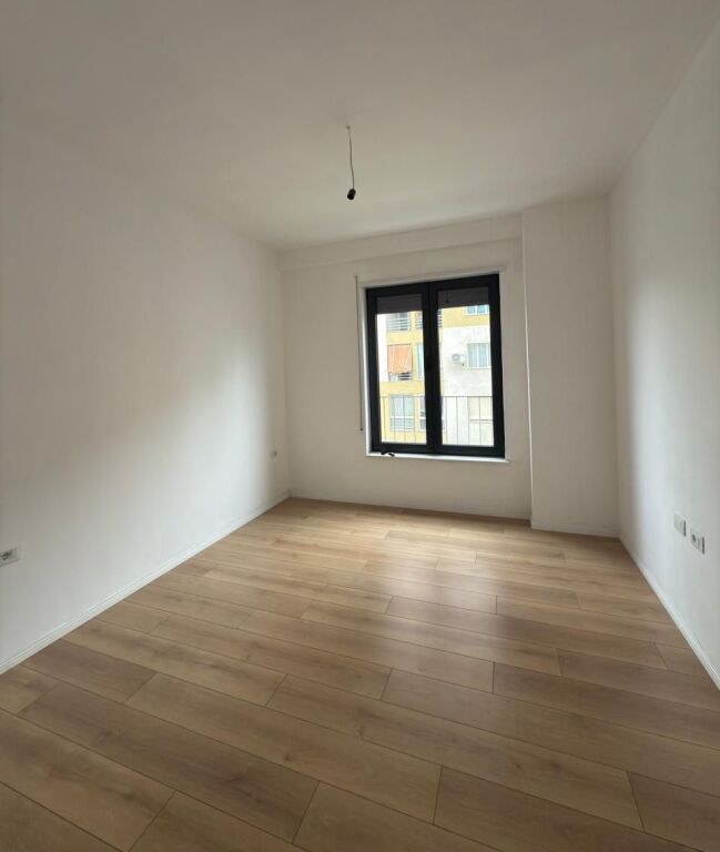 Apartament 2+1 per zyra Rrg Karl Gega