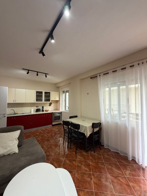 Shitet super apartament 1+1 tek Shkëmbi i Kavajës 🌊