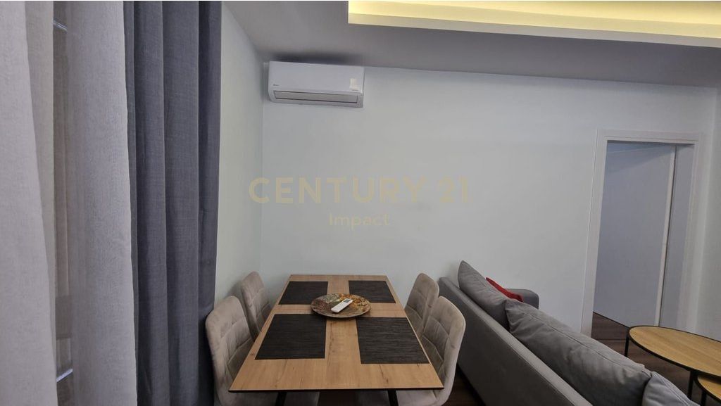 JEPET APARTAMENT 2+1 ME QIRA TEK RESTORANT DURRESI