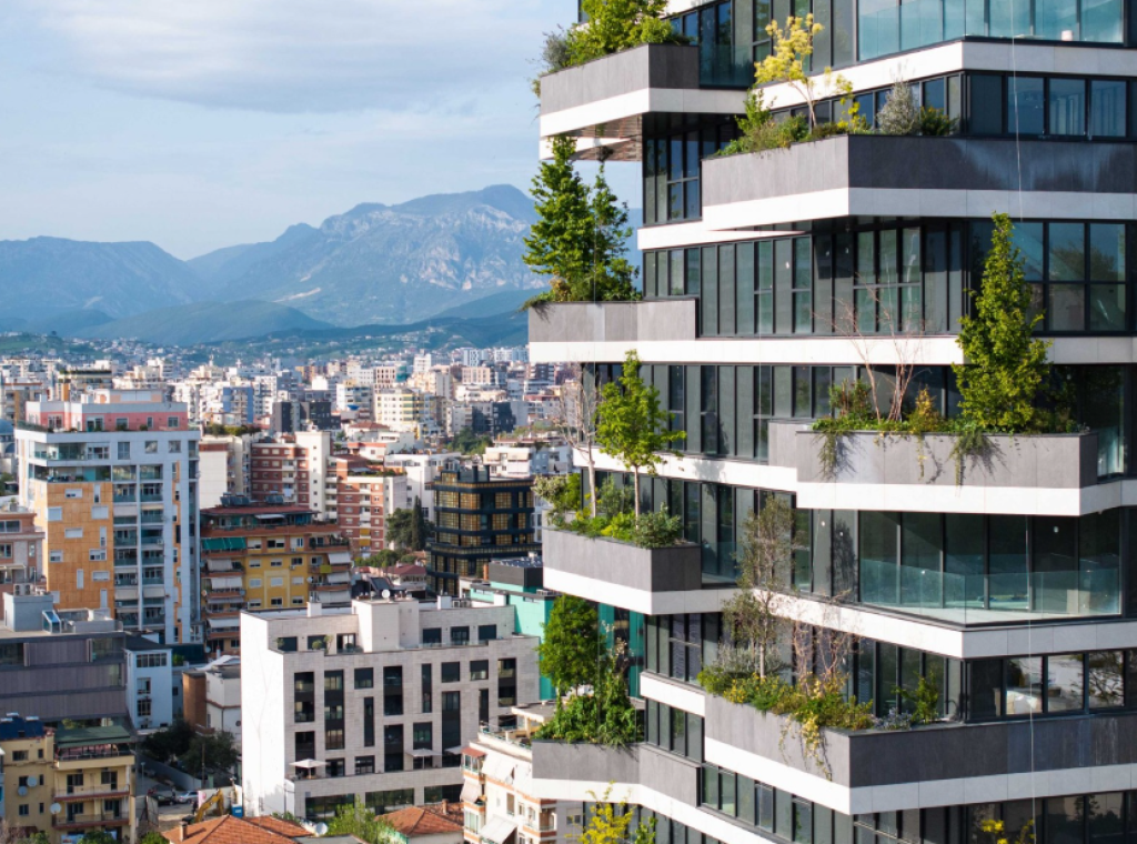 🏢 Appartamento 3+1+2 + Deposito in Vendita – Vertical Forest, di fronte allo Stadio Air Albania