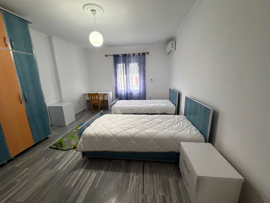 Jepet me qera apartament 2+1+2 ballkone Rruga Dritan Hoxha