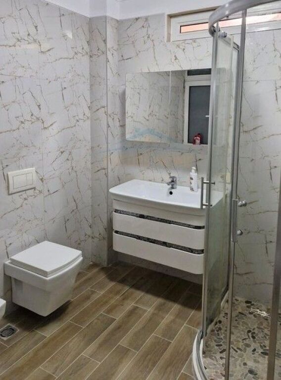 Shitet, Apartament 3+1+2, Porcelan, Tiranë