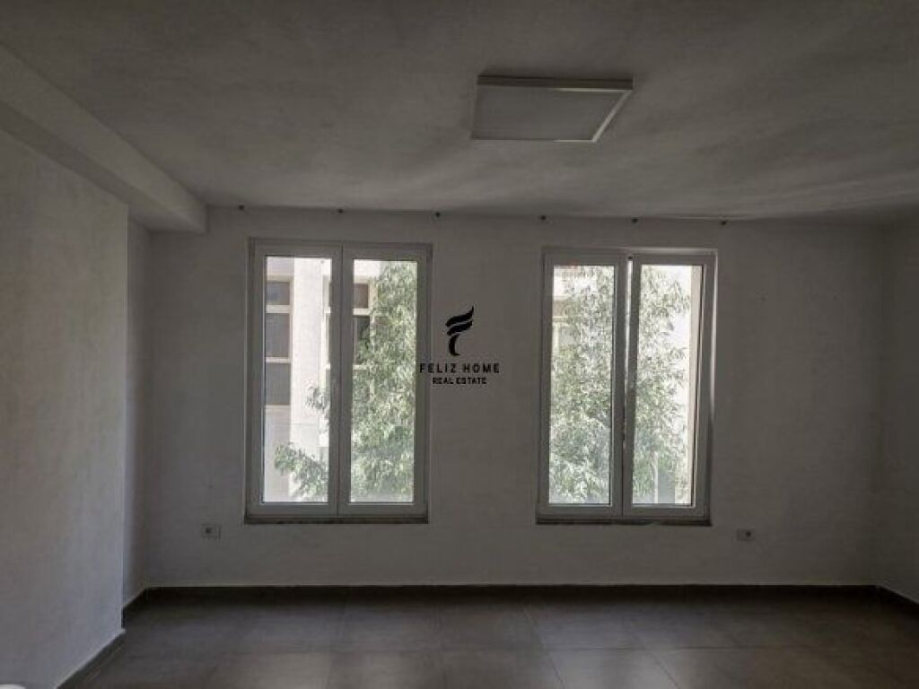 ZYRE ME QERA 74 M2 STADIUMI AIR ALBANIA 1.260 EURO FH-64949