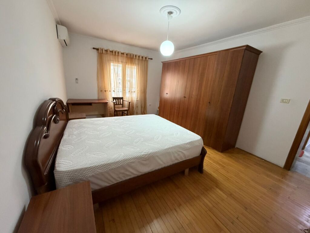 Jepet me qera apartament 2+1+2 ballkone Rruga Dritan Hoxha