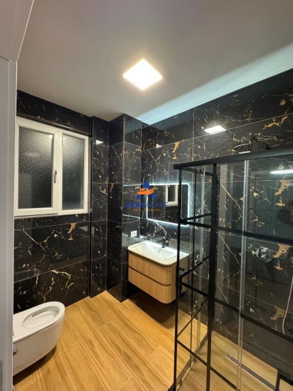 JEPET ME QERA APARTAMENT 2+1+BALLKON "RRUGA PINARE, KOPSHTI BOTANIK" 1200 EURO