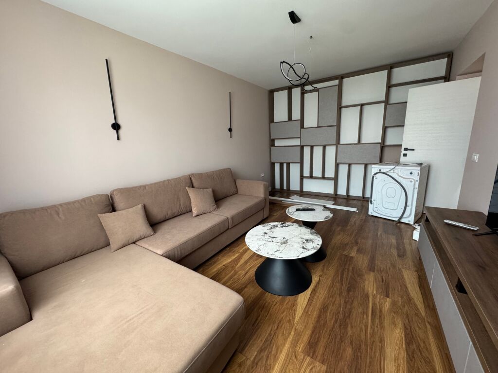 Apartament 1+1 me qira tek Xhamia e Tabakeve!