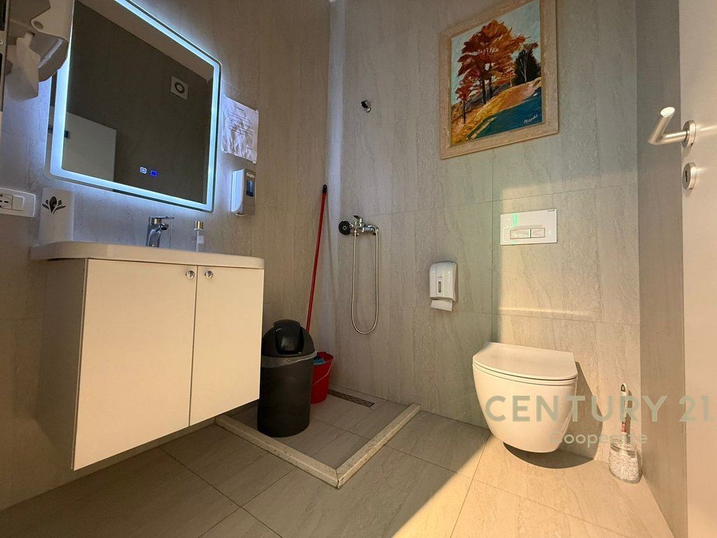 SHITET ZYRE TEK REZIDENCA KAIMI PRANE MANGALEM 21