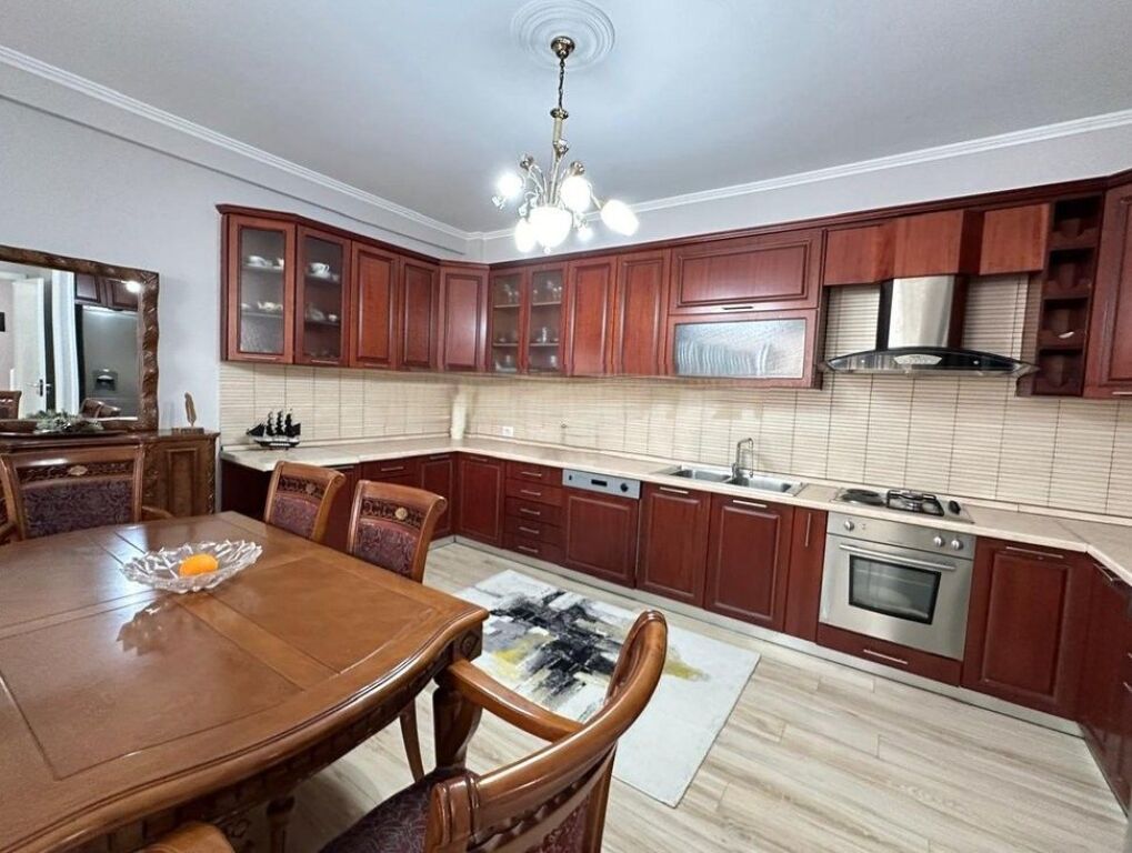 Shitet Apartament 2+1 prane Shkolles "Mihal Grameno"!