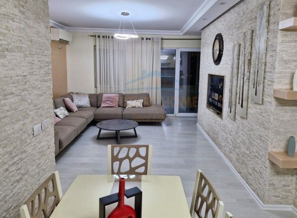 Shitet, Apartament 3+1+2, Porcelan, Tiranë