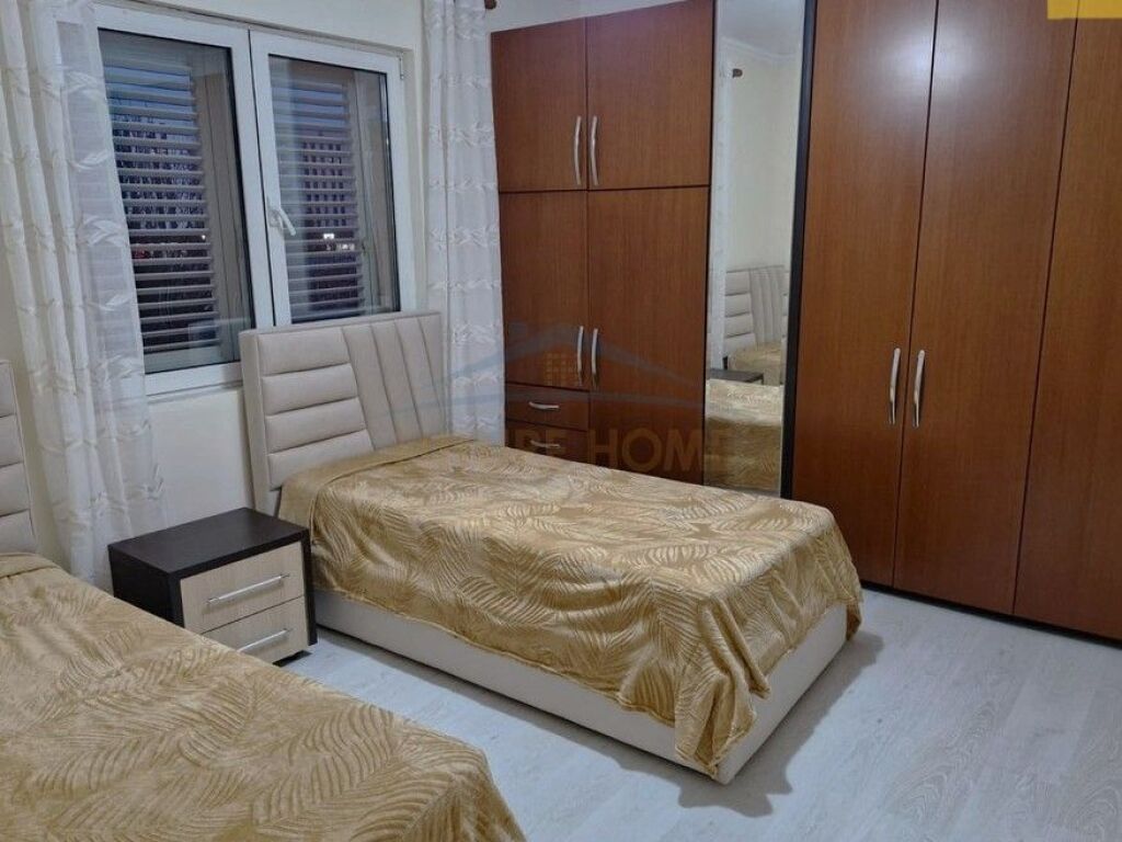 Shitet, Apartament 3+1+2, Porcelan, Tiranë