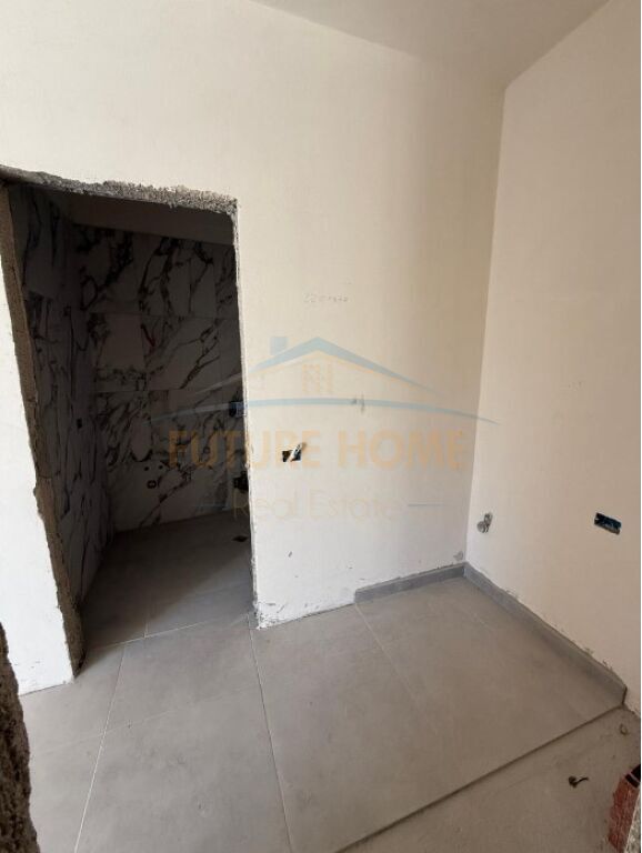 Shitje, Garsioniere, pas Concord Center, Rruga 5 Maji, 
