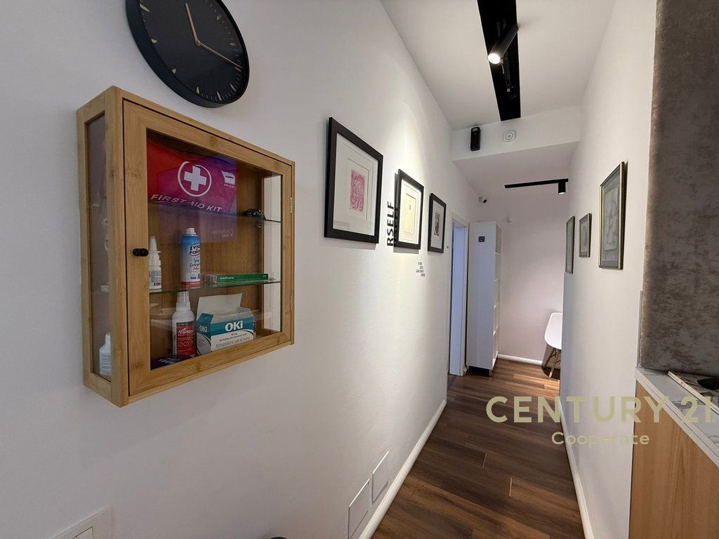 SHITET ZYRE TEK REZIDENCA KAIMI PRANE MANGALEM 21