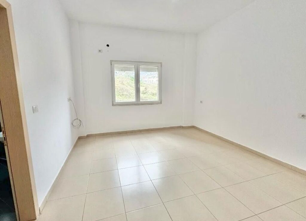 Apartament 2+1+2 për qira Liqeni i Thatë !