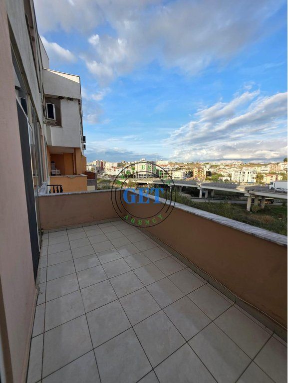 Qira, Apartament 3+1+2 Tualete, Kompleksi Rotondo Plepa, Durres,,,,,