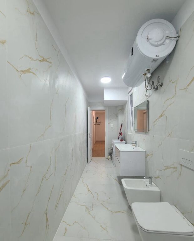 OFFICE FOR RENT 88 M2 CENTER 120,000 LEKES FH-64907