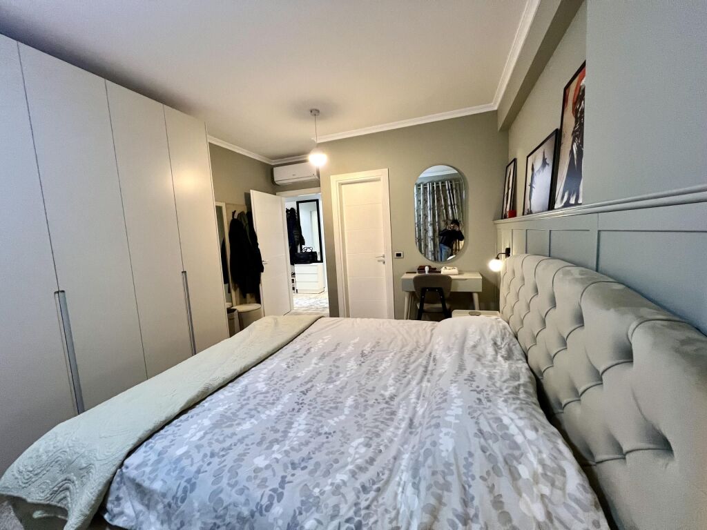 SHITET APARTAMENT LUKSOZ 2+1 +2 + POST AUTO – 5 MAJI (PRANË LOKAL ODA)
