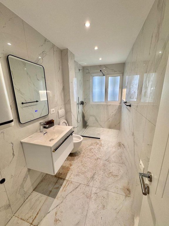 UFFICIO IN AFFITTO IN CENTRO, 100 m2. 1.100 € /Mese