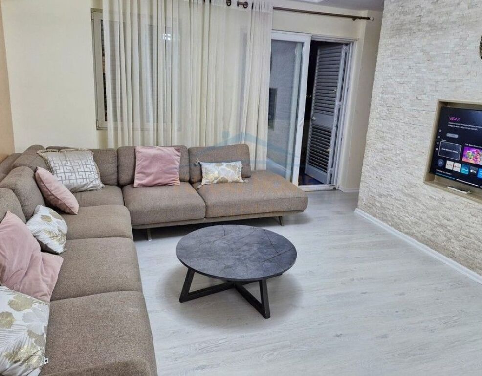 Shitet, Apartament 3+1+2, Porcelan, Tiranë
