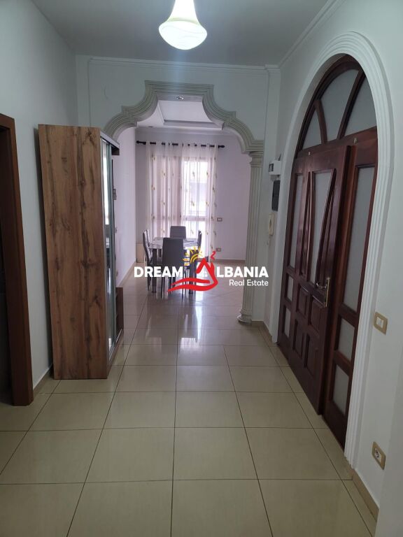 Jepet me qera kati i nje Vile 3 kateshe prane Vilave Amerikane ne Tirane (ID 4241083)
