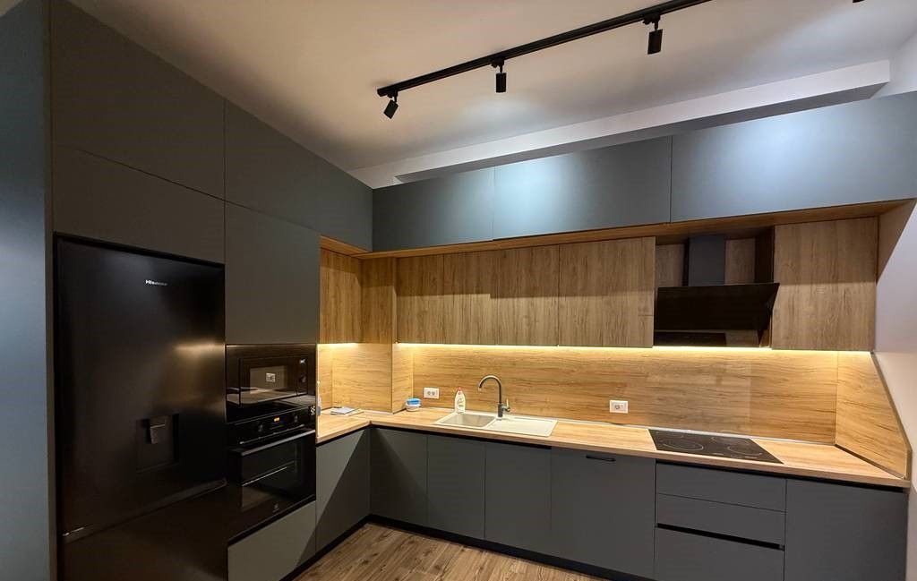 Apartament 2+1+post parkimi per qira tek Kompleksi Delijorgji !