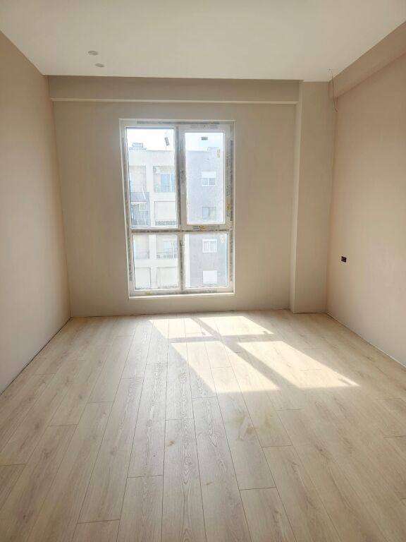 Apartament 2+1 per qira tek Komuna e Parisit.