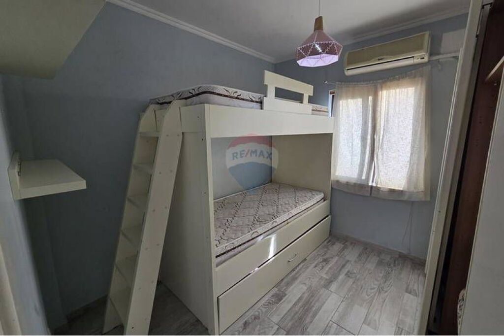 Vilë Tre Katëshe në Shitje në Golem