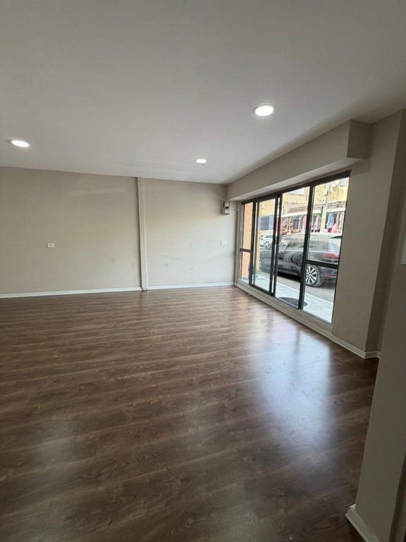 Ambient Biznesi në Shitje në Laprakë, Tiranë