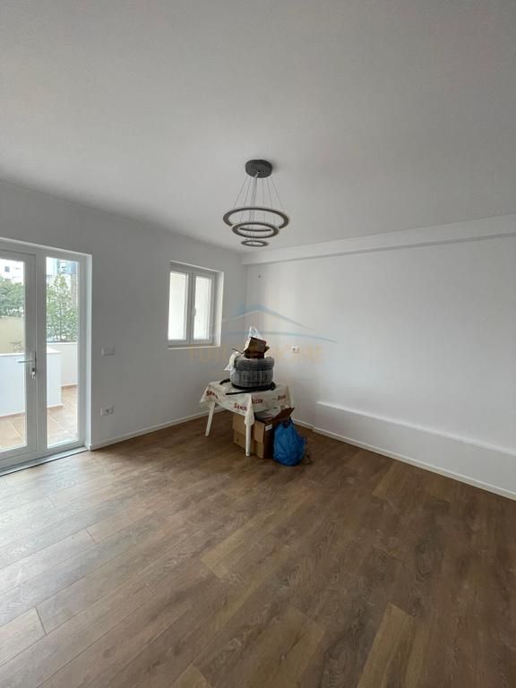 Shitet, Apartament 1+1+Garderobë, Tregu Elektrik , Tiranë.