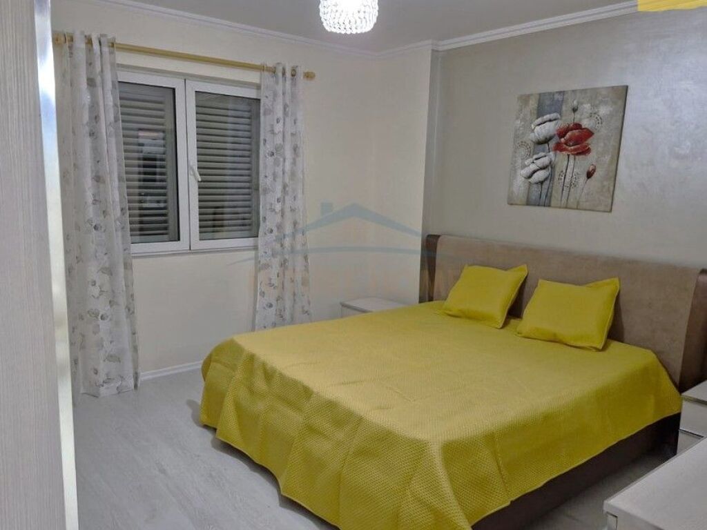 Shitet, Apartament 3+1+2, Porcelan, Tiranë
