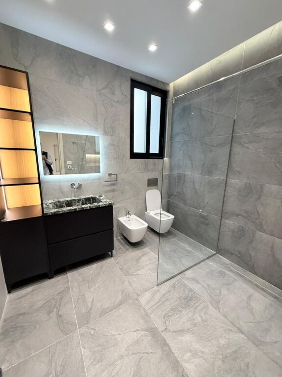 APARTAMENT 2+1 me post parkimi ne -1 per qera tek kompleksi delijorgji