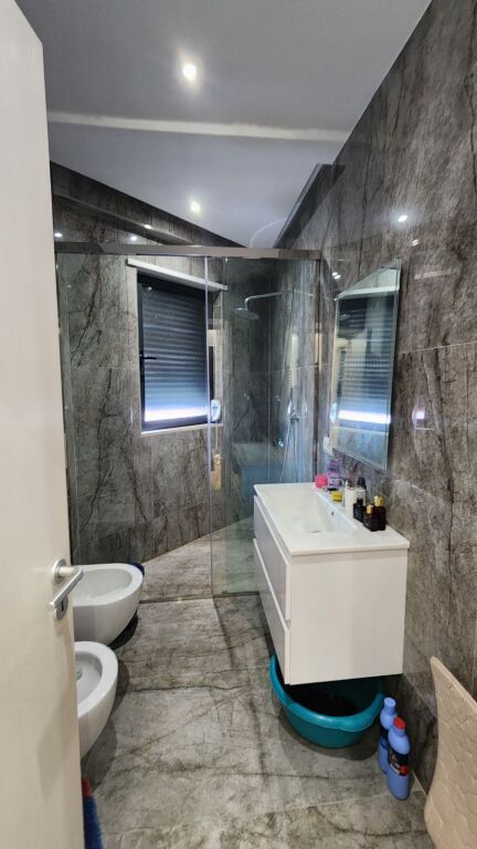 🏡 Shitet Apartament 2+1+2 – Rruga e Durrësit