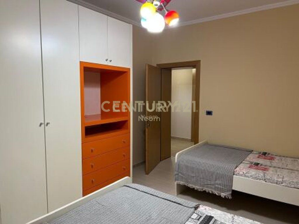 APARTAMENT 2+1 ME QIRA TEK KOMUNA E PARISIT